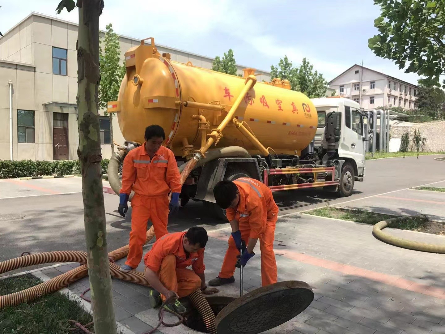 新抚化粪池清理与5-8吨吸粪车施工效率分析